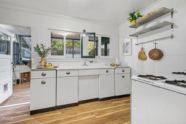 813 Woodland Drive, Sierra Madre, CA 91024