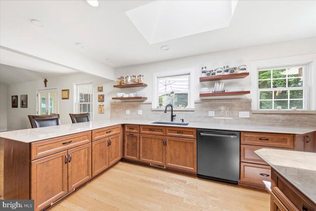 40 PINE KNOLL DR, Lawrence Township, NJ 08648