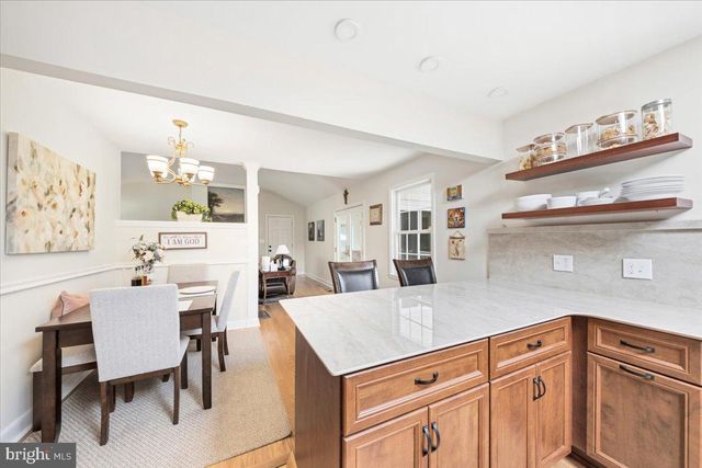 40 PINE KNOLL DR, Lawrence Township, NJ 08648