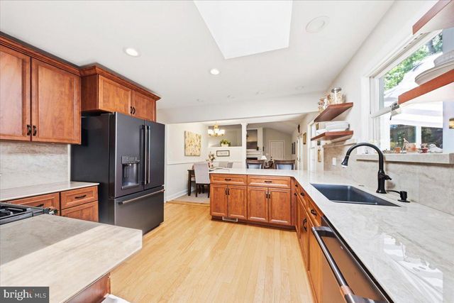 40 PINE KNOLL DR, Lawrence Township, NJ 08648