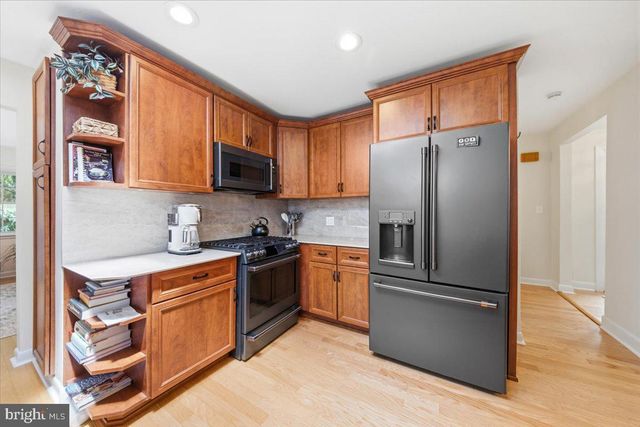 40 PINE KNOLL DR, Lawrence Township, NJ 08648