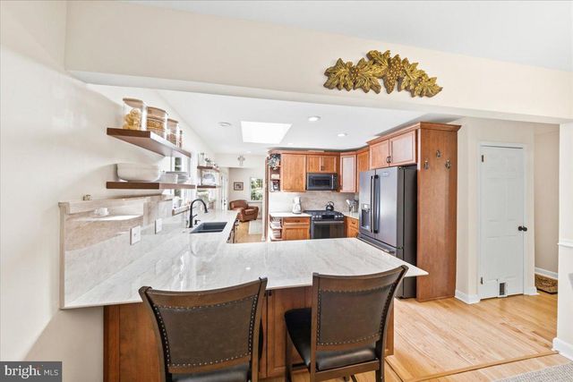 40 PINE KNOLL DR, Lawrence Township, NJ 08648