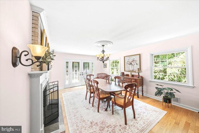 40 PINE KNOLL DR, Lawrence Township, NJ 08648