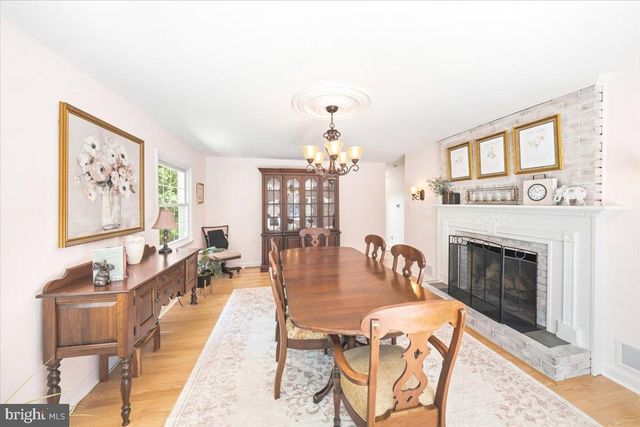 40 PINE KNOLL DR, Lawrence Township, NJ 08648