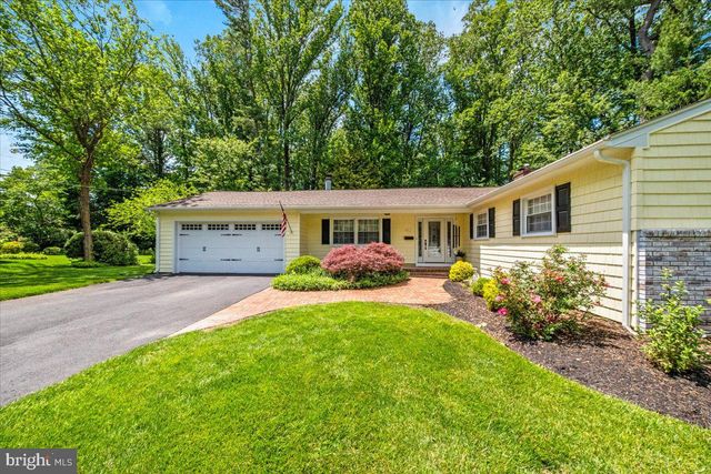 40 PINE KNOLL DR, Lawrence Township, NJ 08648
