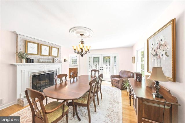40 PINE KNOLL DR, Lawrence Township, NJ 08648