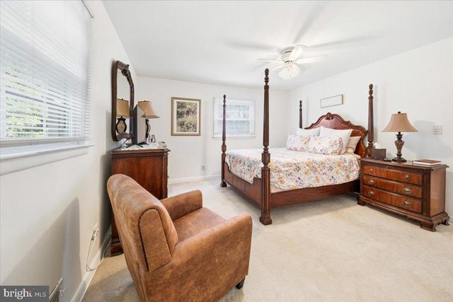40 PINE KNOLL DR, Lawrence Township, NJ 08648