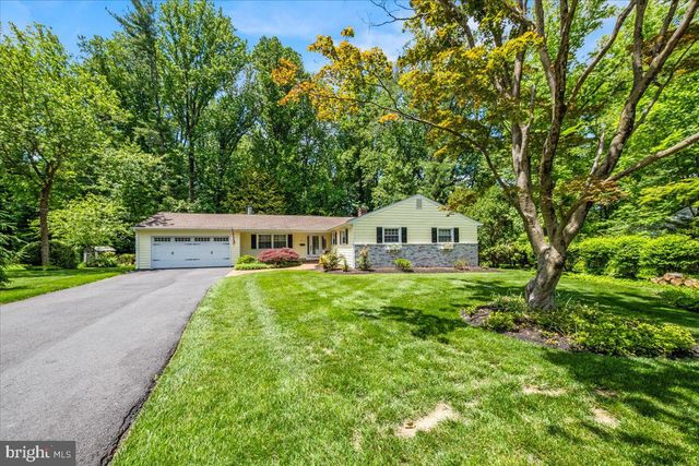 40 PINE KNOLL DR, Lawrence Township, NJ 08648