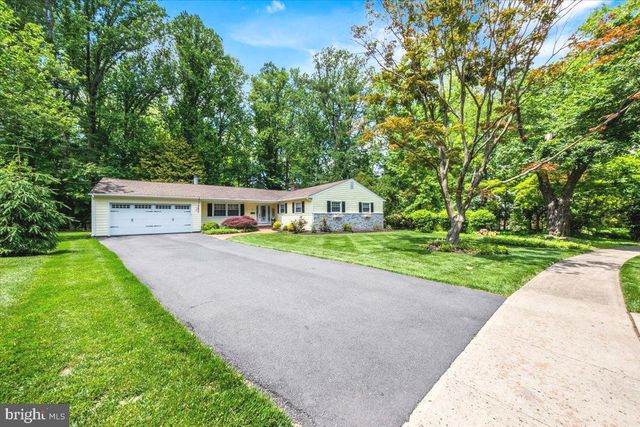 40 PINE KNOLL DR, Lawrence Township, NJ 08648