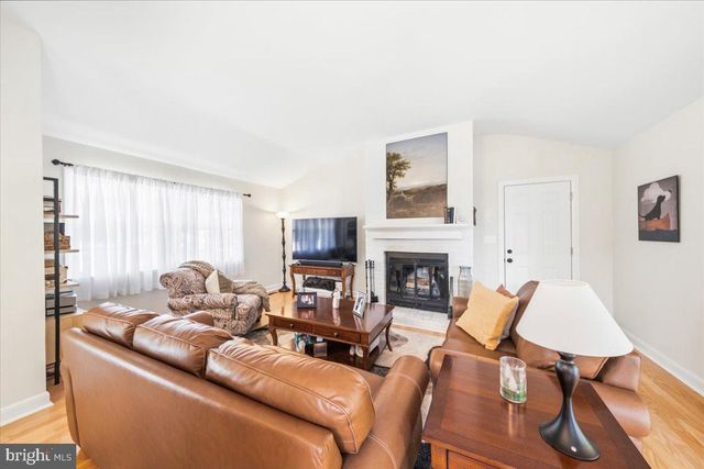 40 PINE KNOLL DR, Lawrence Township, NJ 08648