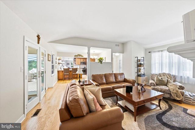 40 PINE KNOLL DR, Lawrence Township, NJ 08648