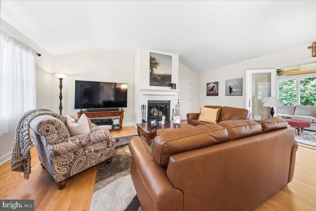 40 PINE KNOLL DR, Lawrence Township, NJ 08648