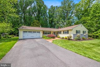 40 PINE KNOLL DR, Lawrence Township, NJ 08648