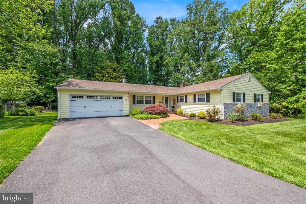 40 PINE KNOLL DR, Lawrence Township, NJ 08648