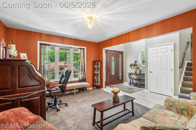 2260 Moorland's View, Howell, MI 48855