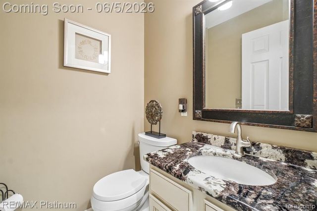 2260 Moorland's View, Howell, MI 48855