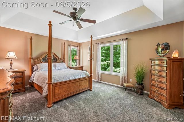 2260 Moorland's View, Howell, MI 48855