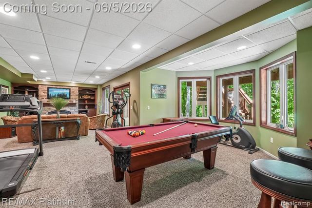 2260 Moorland's View, Howell, MI 48855