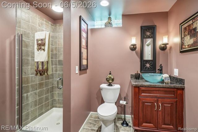 2260 Moorland's View, Howell, MI 48855