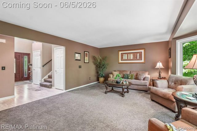 2260 Moorland's View, Howell, MI 48855