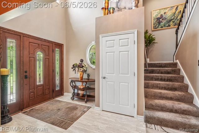2260 Moorland's View, Howell, MI 48855