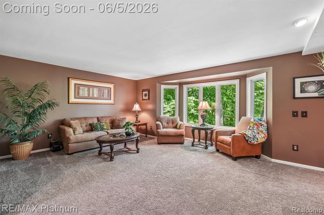 2260 Moorland's View, Howell, MI 48855