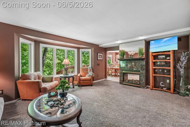 2260 Moorland's View, Howell, MI 48855