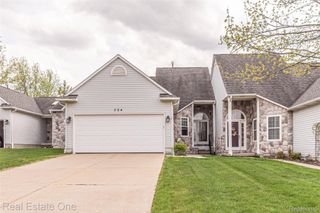 754 Challenging Trail, South Lyon, MI 48178