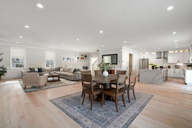 2 Lincoln Ct, Medfield, MA 02052