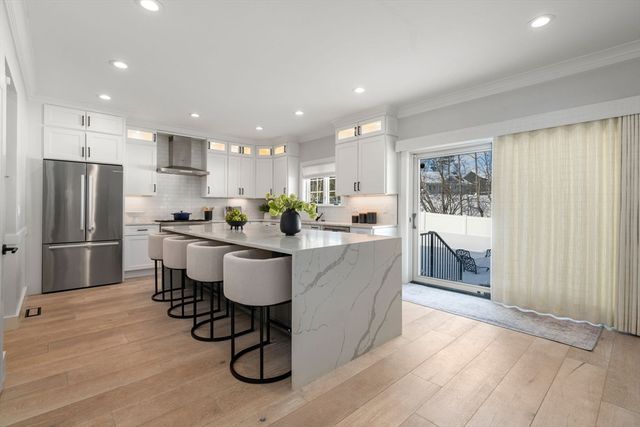 2 Lincoln Ct, Medfield, MA 02052