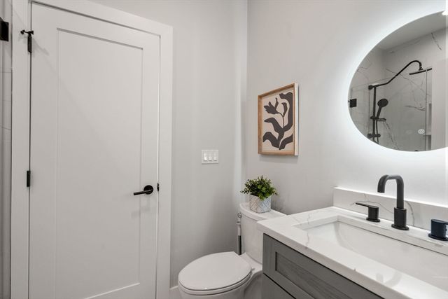 2 Lincoln Ct, Medfield, MA 02052