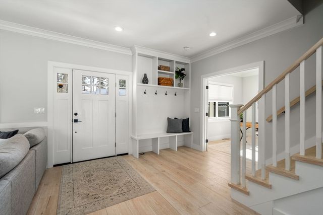 2 Lincoln Ct, Medfield, MA 02052