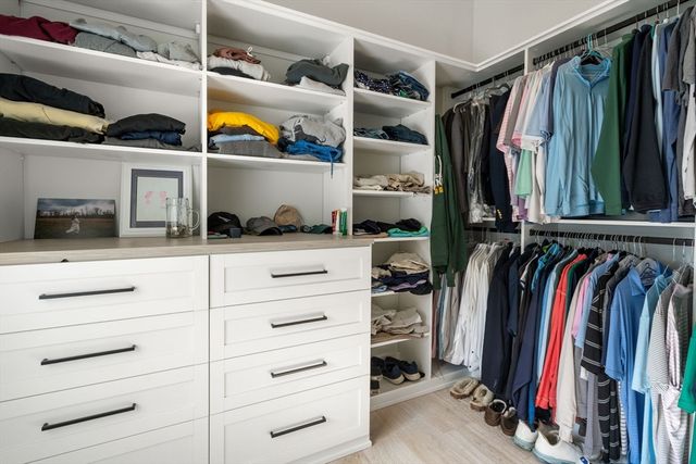 2 Lincoln Ct, Medfield, MA 02052