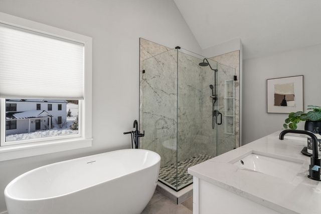 2 Lincoln Ct, Medfield, MA 02052