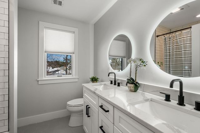 2 Lincoln Ct, Medfield, MA 02052