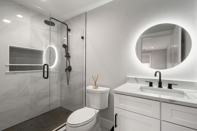 2 Lincoln Ct, Medfield, MA 02052