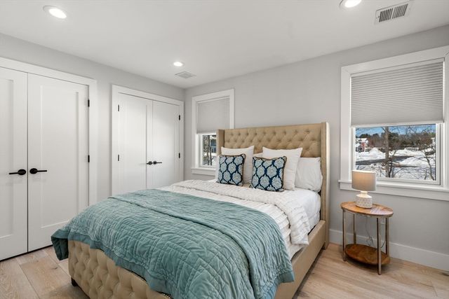 2 Lincoln Ct, Medfield, MA 02052