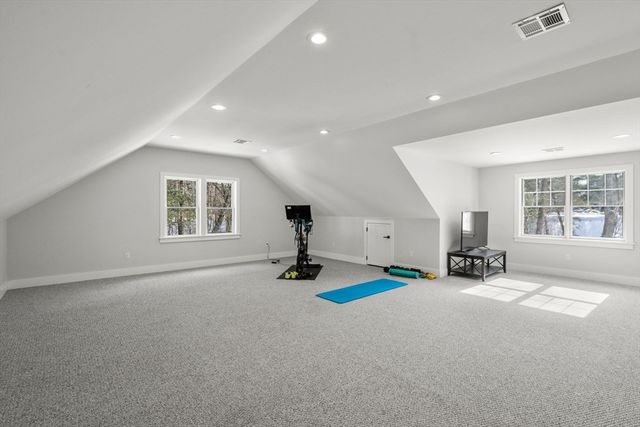 2 Lincoln Ct, Medfield, MA 02052