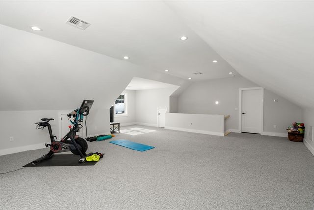 2 Lincoln Ct, Medfield, MA 02052