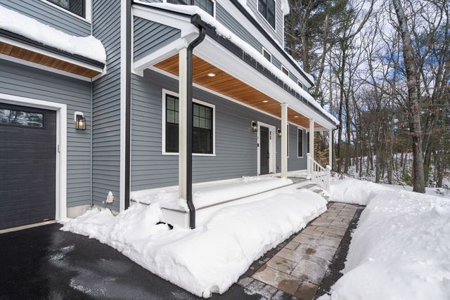 2 Lincoln Ct, Medfield, MA 02052