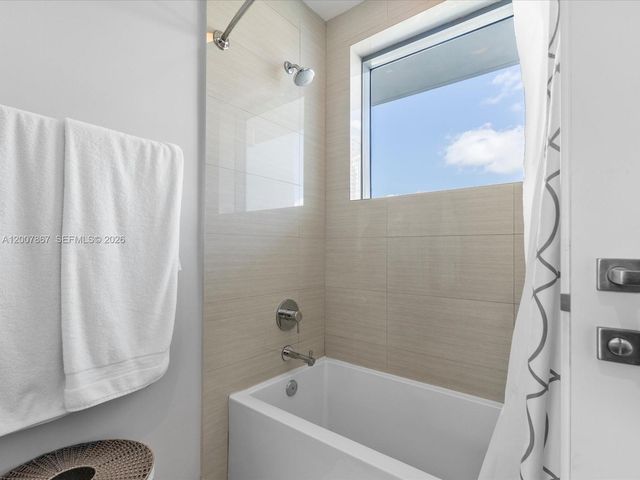 3250 NE 188th St 505, Aventura, FL 33180