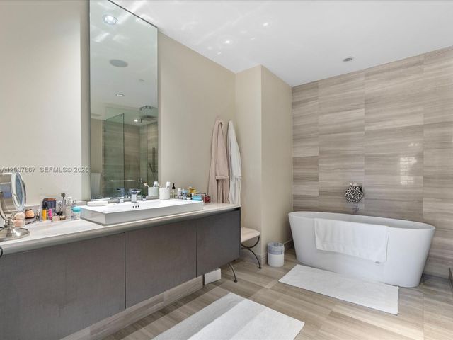 3250 NE 188th St 505, Aventura, FL 33180