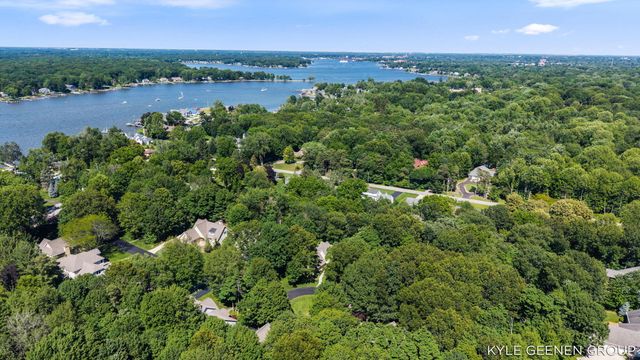 593 Old Macatawa Court, Park Twp, MI 49423