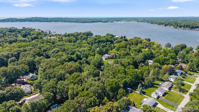 593 Old Macatawa Court, Park Twp, MI 49423
