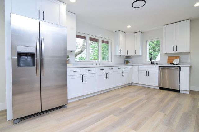 217 20th Avenue S, South Saint Paul, MN 55075