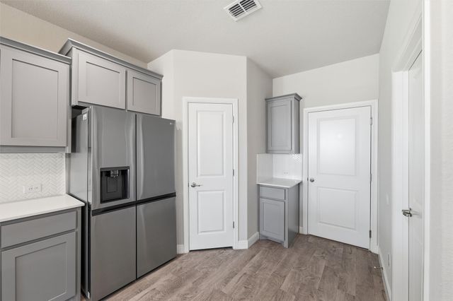 208 Irish Moss Drive, Fort Worth, TX 76052