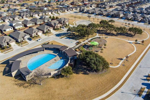 208 Irish Moss Drive, Fort Worth, TX 76052