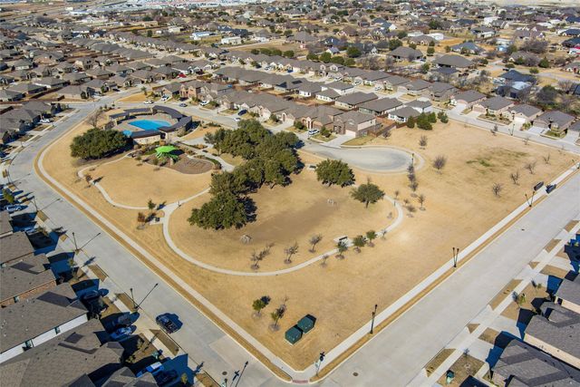 208 Irish Moss Drive, Fort Worth, TX 76052