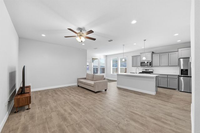 208 Irish Moss Drive, Fort Worth, TX 76052