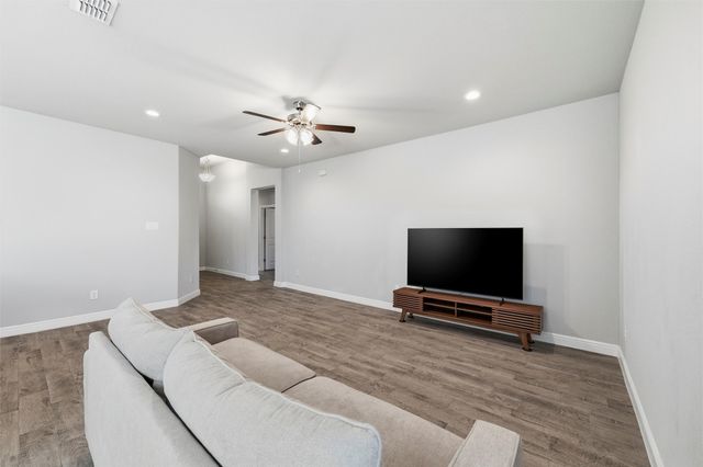 208 Irish Moss Drive, Fort Worth, TX 76052